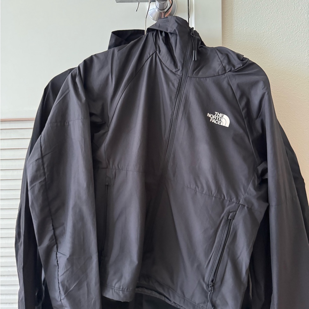Cute north face super light jacket. Never worn.